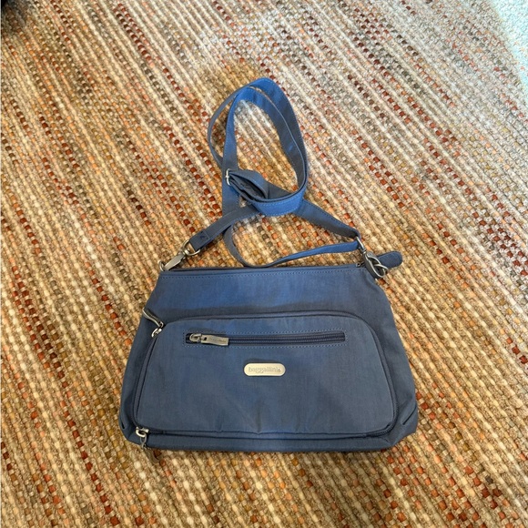 Baggallini Crossbody Bag - Picture 1 of 3